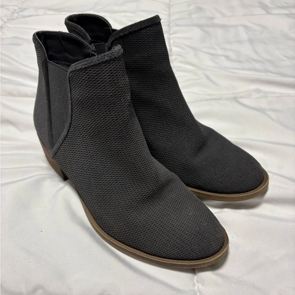 Kensie Gerona Leather Ankle Bootie Pointed Toe charcoal grey perforated size 7.5